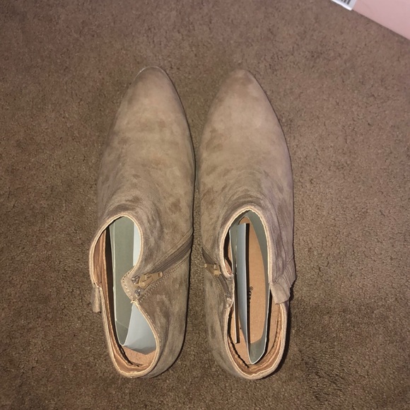 Ruffle Booties - Picture 2 of 6